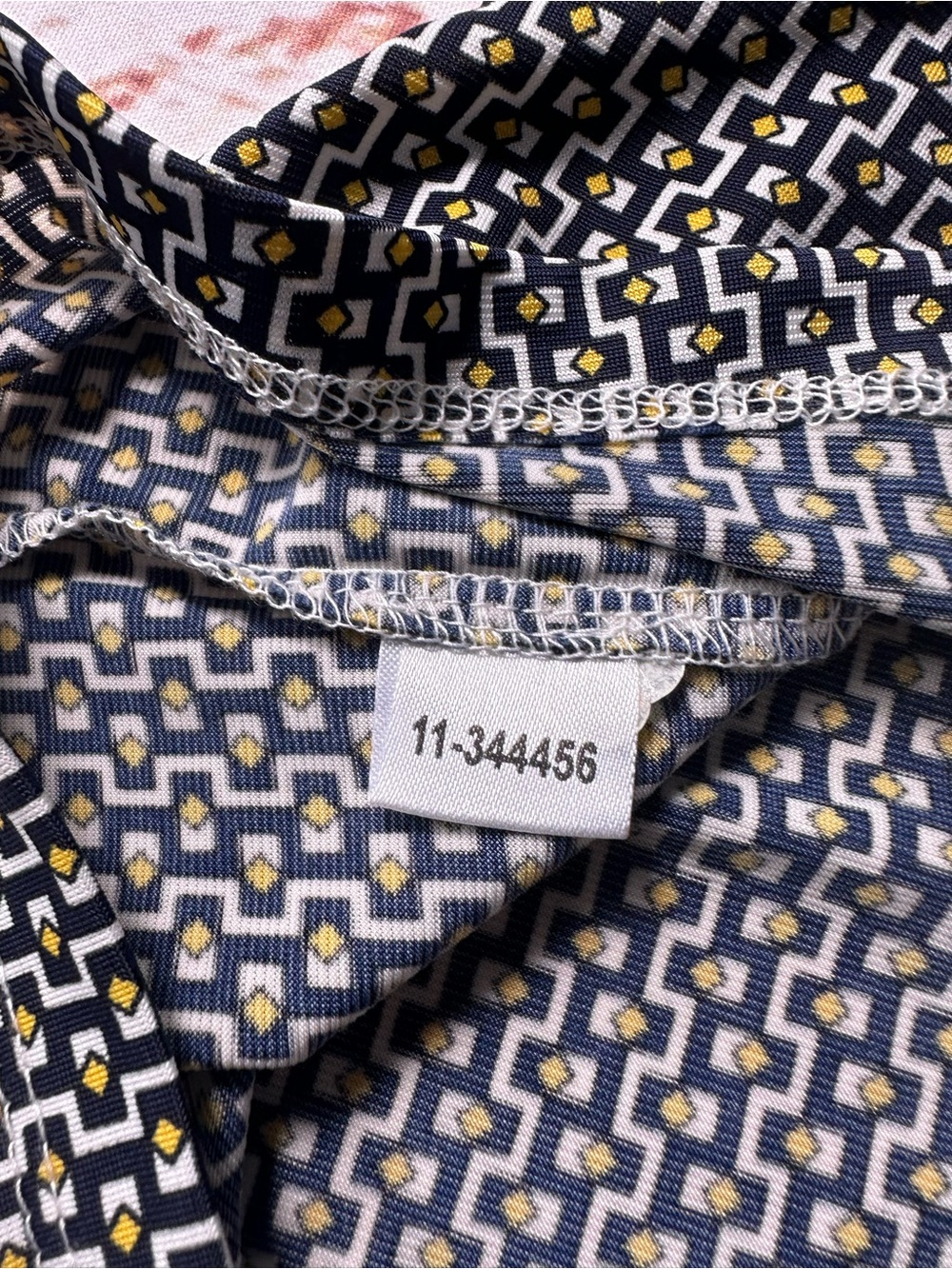 Ann Taylor Black yellow and White Geometric Sleeveless tank top . - Picture 4 of 9